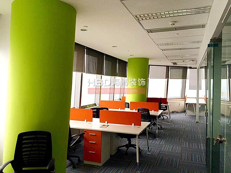 綠地中心辦公室裝修 古麗池集團辦公區(qū)走道 綠地中心辦公室裝修 古麗池集團辦公區(qū)走道