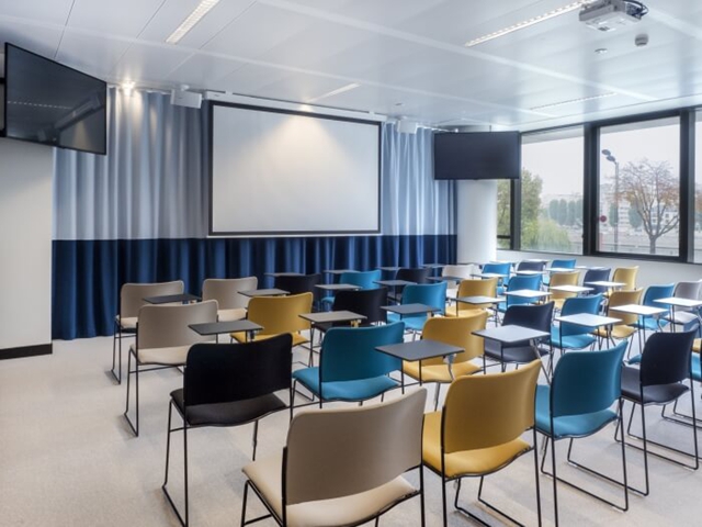 化妝品公司辦公室裝修設(shè)計.jpg 化妝品公司辦公室裝修設(shè)計.jpg